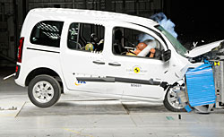 Mercedes Citan Kombi beim Frontalcrash