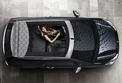 Citroen DS3 Cabrio von oben mit geöffnetem Dach