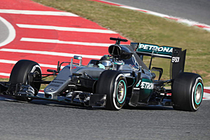Mercedes F1 bei Testfahrten