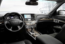 Infiniti Q70 - Cockpit