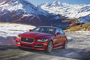 Jaguar Land Rover bietet nun auch Kfz-Versicherungen für seine Fahrzeuge an, etwa für den Jaguar XE