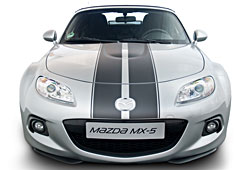 Mazda MX-5 mit zweistreifigem Foliendesign