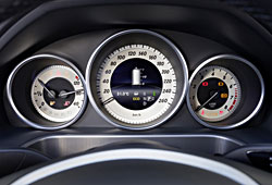 Mercedes E 200 NGD - Instrumente