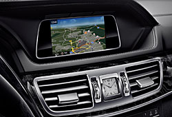 Display und Navigationsanzeige im Mercedes E