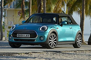 Mini Cabrio mit Stoffverdeck