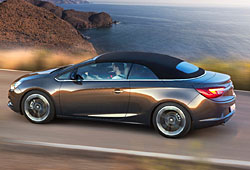 Opel Cascada mit geschlossenem Stoffdach