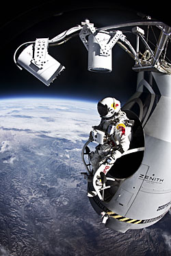 Felix Baumgartner beginnt seinen Rekordflug aus über 38 km Höhe