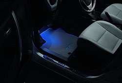 Fußraumbeleuchtung mit LED im neuen Auris
